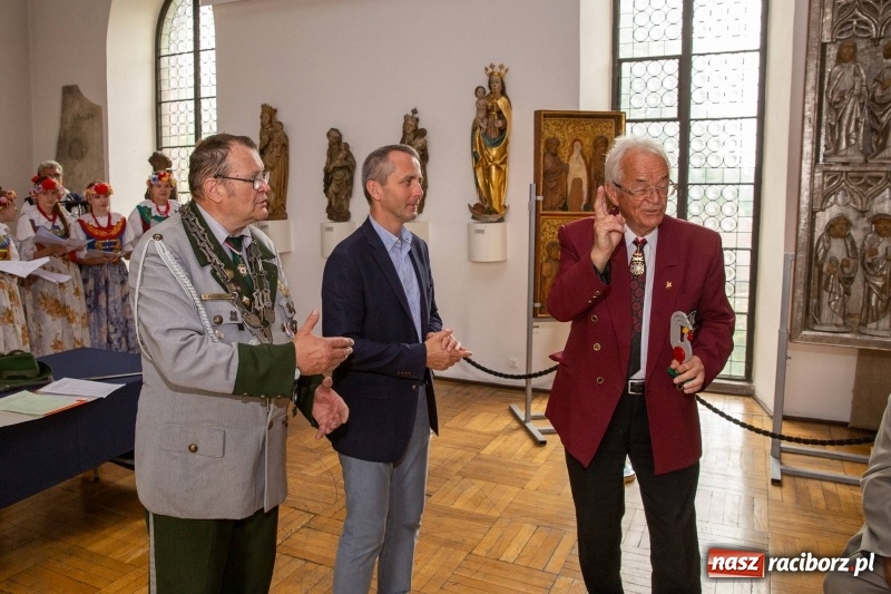 Zdjęcie w galerii na portalu naszraciborz.pl: Nowy raciborski król kurkowy zasiadł na tronie [FOTO i WIDEO] wiadomości z regionu