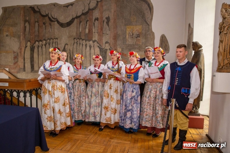 Zdjęcie w galerii na portalu naszraciborz.pl: Nowy raciborski król kurkowy zasiadł na tronie [FOTO i WIDEO] wiadomości z regionu