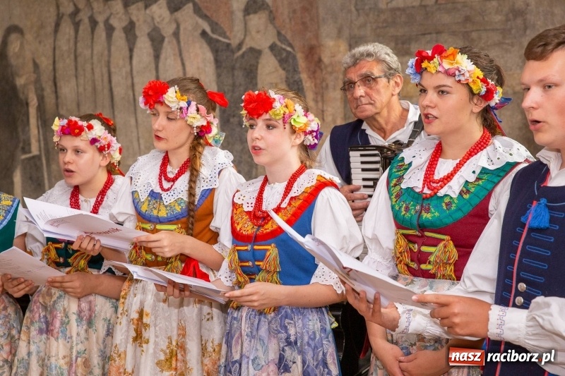 Zdjęcie w galerii na portalu naszraciborz.pl: Nowy raciborski król kurkowy zasiadł na tronie [FOTO i WIDEO] wiadomości z regionu