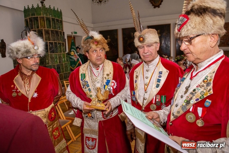 Zdjęcie w galerii na portalu naszraciborz.pl: Nowy raciborski król kurkowy zasiadł na tronie [FOTO i WIDEO] wiadomości z regionu