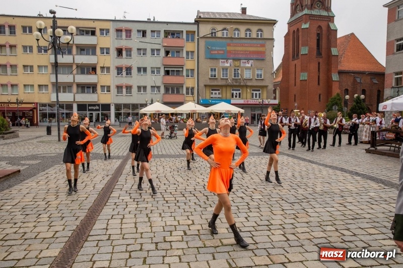 Zdjęcie w galerii na portalu naszraciborz.pl: Nowy raciborski król kurkowy zasiadł na tronie [FOTO i WIDEO] wiadomości z regionu