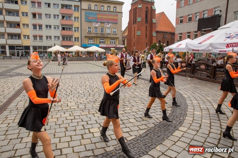 Zdjęcie w galerii na portalu naszraciborz.pl: Nowy raciborski król kurkowy zasiadł na tronie [FOTO i WIDEO] wiadomości z regionu