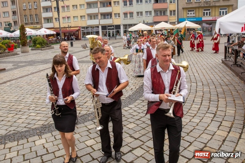 Zdjęcie w galerii na portalu naszraciborz.pl: Nowy raciborski król kurkowy zasiadł na tronie [FOTO i WIDEO] wiadomości z regionu