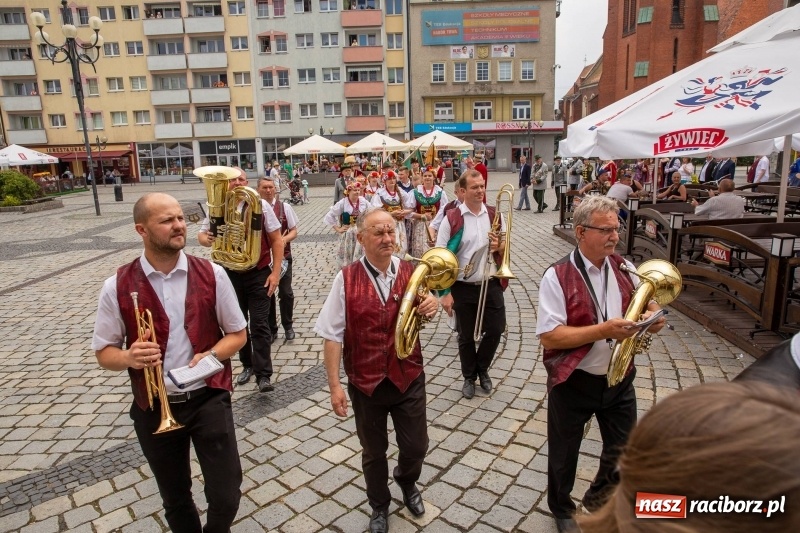 Zdjęcie w galerii na portalu naszraciborz.pl: Nowy raciborski król kurkowy zasiadł na tronie [FOTO i WIDEO] wiadomości z regionu
