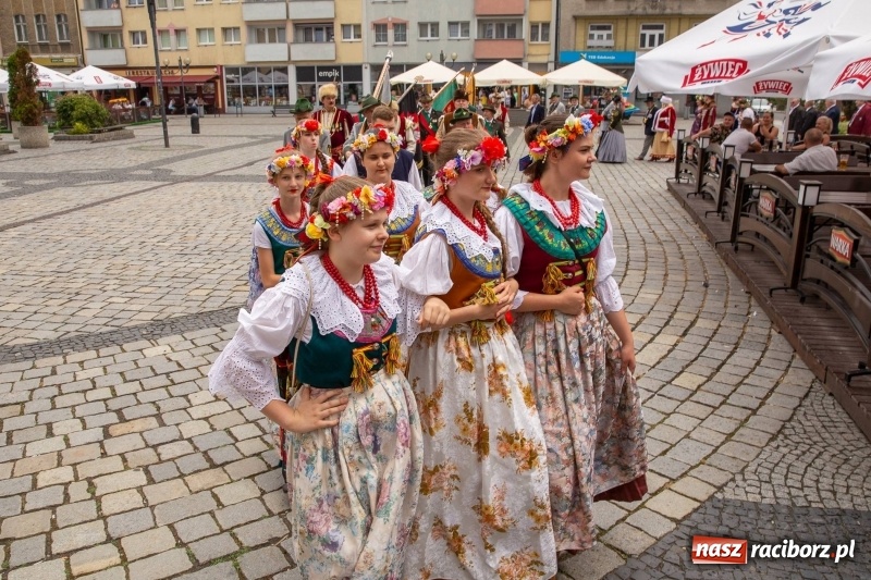 Zdjęcie w galerii na portalu naszraciborz.pl: Nowy raciborski król kurkowy zasiadł na tronie [FOTO i WIDEO] wiadomości z regionu