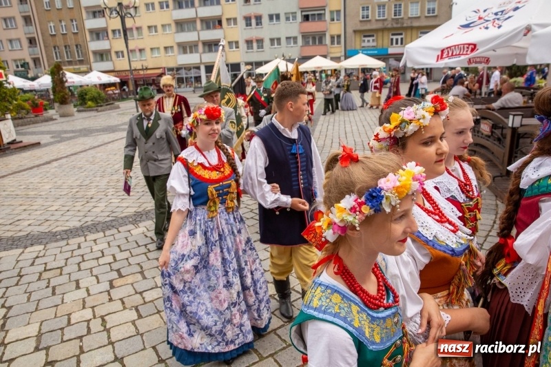 Zdjęcie w galerii na portalu naszraciborz.pl: Nowy raciborski król kurkowy zasiadł na tronie [FOTO i WIDEO] wiadomości z regionu