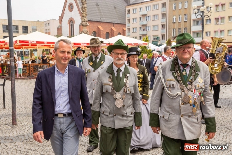 Zdjęcie w galerii na portalu naszraciborz.pl: Nowy raciborski król kurkowy zasiadł na tronie [FOTO i WIDEO] wiadomości z regionu