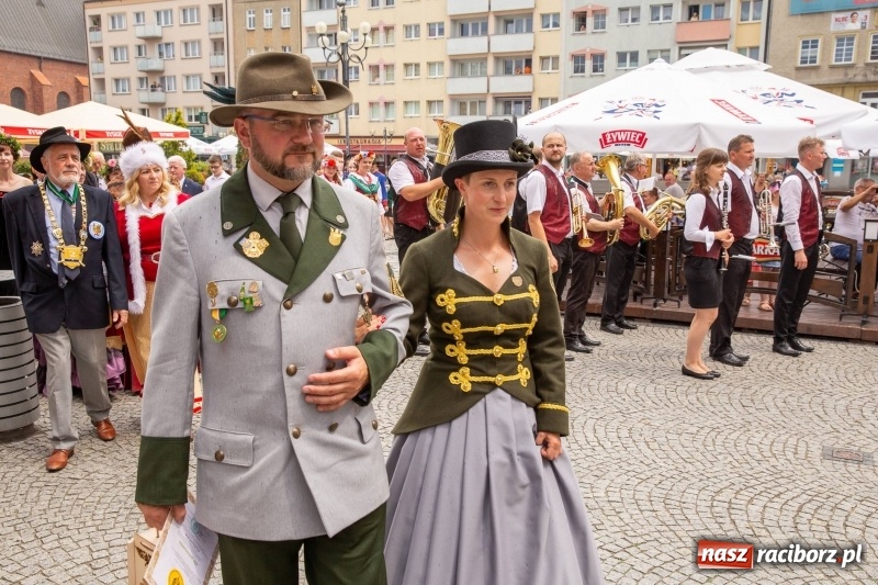 Zdjęcie w galerii na portalu naszraciborz.pl: Nowy raciborski król kurkowy zasiadł na tronie [FOTO i WIDEO] wiadomości z regionu