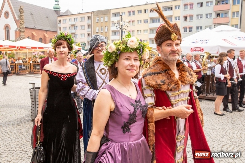 Zdjęcie w galerii na portalu naszraciborz.pl: Nowy raciborski król kurkowy zasiadł na tronie [FOTO i WIDEO] wiadomości z regionu