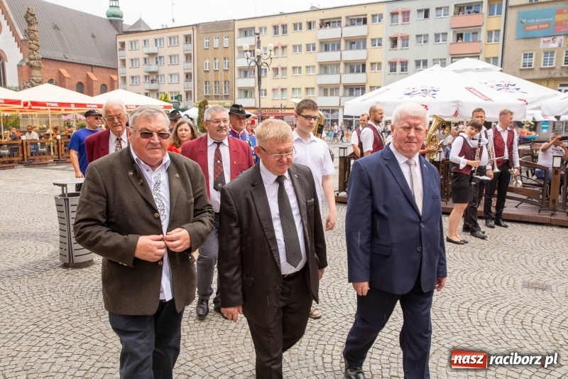 Zdjęcie w galerii na portalu naszraciborz.pl: Nowy raciborski król kurkowy zasiadł na tronie [FOTO i WIDEO] wiadomości z regionu