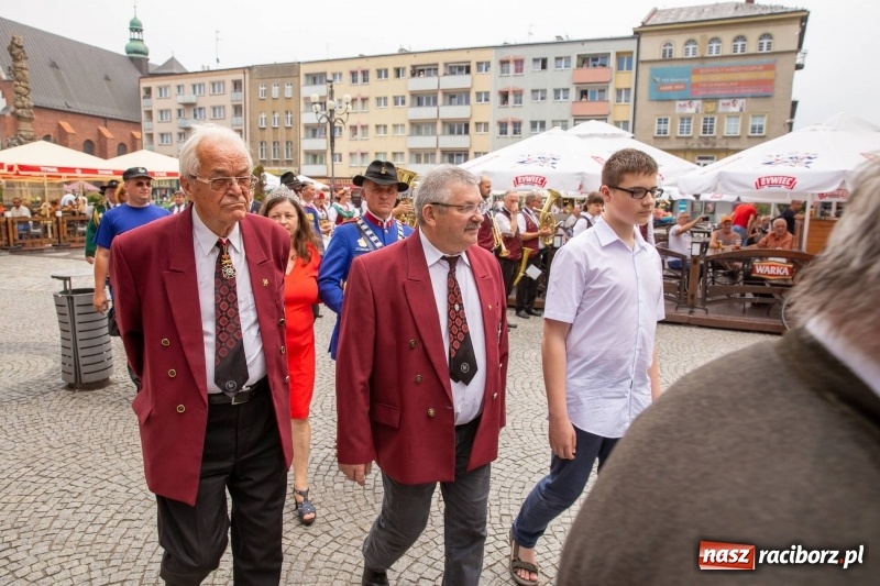Zdjęcie w galerii na portalu naszraciborz.pl: Nowy raciborski król kurkowy zasiadł na tronie [FOTO i WIDEO] wiadomości z regionu