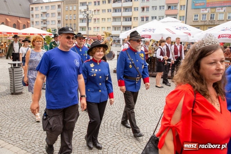Zdjęcie w galerii na portalu naszraciborz.pl: Nowy raciborski król kurkowy zasiadł na tronie [FOTO i WIDEO] wiadomości z regionu