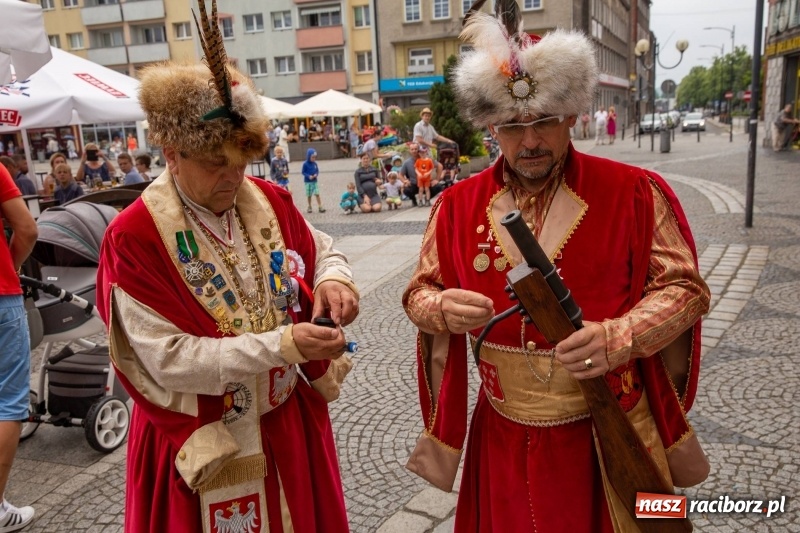 Zdjęcie w galerii na portalu naszraciborz.pl: Nowy raciborski król kurkowy zasiadł na tronie [FOTO i WIDEO] wiadomości z regionu