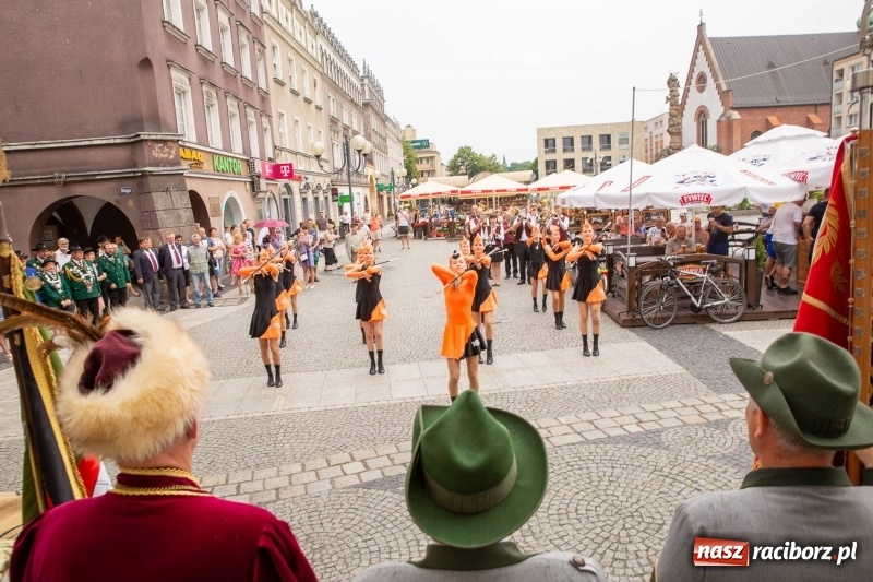 Zdjęcie w galerii na portalu naszraciborz.pl: Nowy raciborski król kurkowy zasiadł na tronie [FOTO i WIDEO] wiadomości z regionu