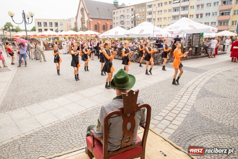 Zdjęcie w galerii na portalu naszraciborz.pl: Nowy raciborski król kurkowy zasiadł na tronie [FOTO i WIDEO] wiadomości z regionu