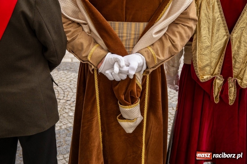 Zdjęcie w galerii na portalu naszraciborz.pl: Nowy raciborski król kurkowy zasiadł na tronie [FOTO i WIDEO] wiadomości z regionu