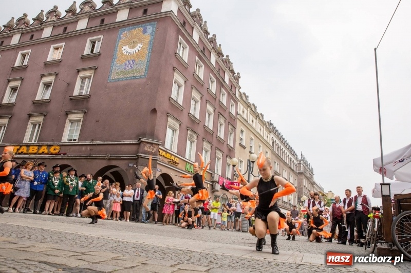 Zdjęcie w galerii na portalu naszraciborz.pl: Nowy raciborski król kurkowy zasiadł na tronie [FOTO i WIDEO] wiadomości z regionu