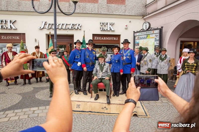 Zdjęcie w galerii na portalu naszraciborz.pl: Nowy raciborski król kurkowy zasiadł na tronie [FOTO i WIDEO] wiadomości z regionu