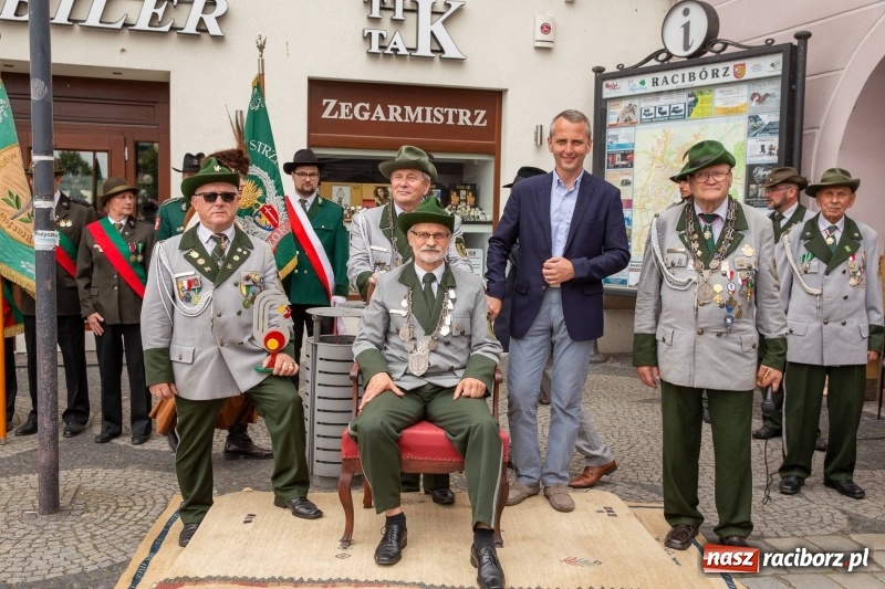 Zdjęcie w galerii na portalu naszraciborz.pl: Nowy raciborski król kurkowy zasiadł na tronie [FOTO i WIDEO] wiadomości z regionu