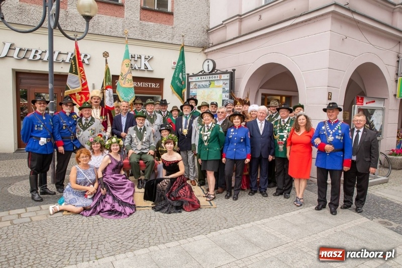 Zdjęcie w galerii na portalu naszraciborz.pl: Nowy raciborski król kurkowy zasiadł na tronie [FOTO i WIDEO] wiadomości z regionu