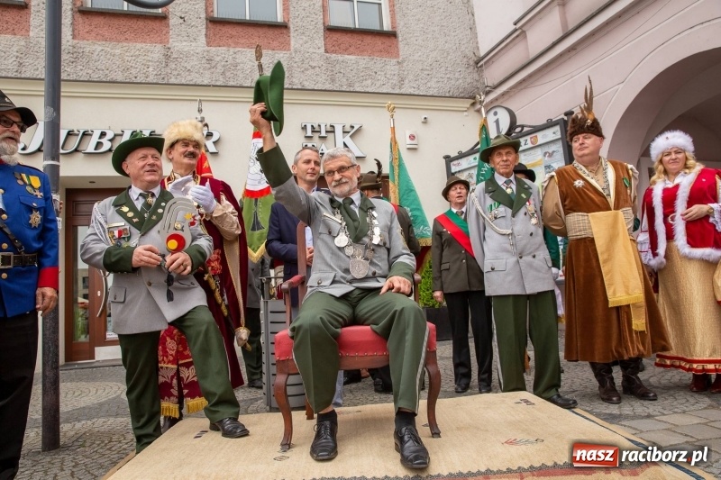 Zdjęcie w galerii na portalu naszraciborz.pl: Nowy raciborski król kurkowy zasiadł na tronie [FOTO i WIDEO] wiadomości z regionu
