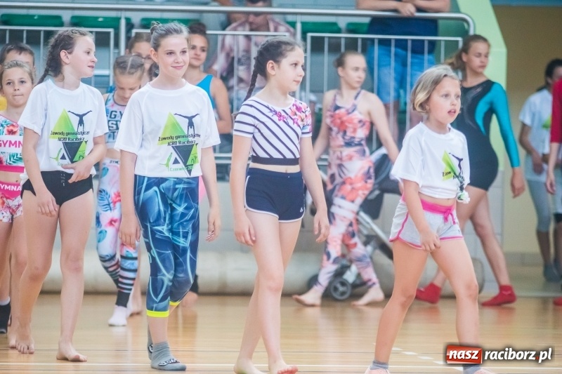 Zdjęcie w galerii na portalu naszraciborz.pl: Gimnastyczny tor przeszkód i pokaz umiejętności akrobatycznych w Arenie Rafako [FOTO i WIDEO] wiadomości z regionu