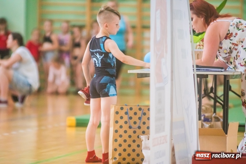 Zdjęcie w galerii na portalu naszraciborz.pl: Gimnastyczny tor przeszkód i pokaz umiejętności akrobatycznych w Arenie Rafako [FOTO i WIDEO] wiadomości z regionu