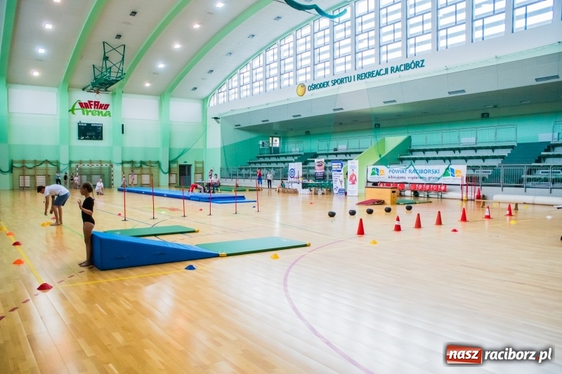 Zdjęcie w galerii na portalu naszraciborz.pl: Gimnastyczny tor przeszkód i pokaz umiejętności akrobatycznych w Arenie Rafako [FOTO i WIDEO] wiadomości z regionu