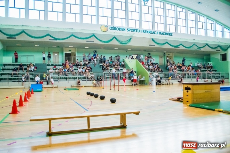 Zdjęcie w galerii na portalu naszraciborz.pl: Gimnastyczny tor przeszkód i pokaz umiejętności akrobatycznych w Arenie Rafako [FOTO i WIDEO] wiadomości z regionu
