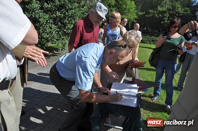 Zdjęcie w galerii na portalu naszraciborz.pl: TMZR ma swoje drzewo wiadomości z regionu