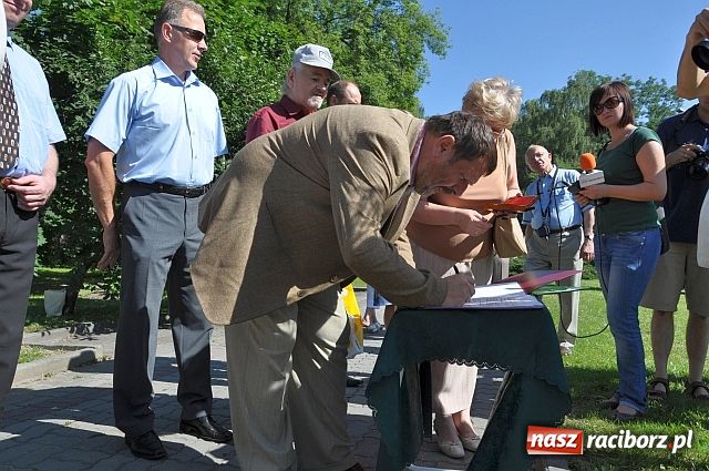 Zdjęcie w galerii na portalu naszraciborz.pl: TMZR ma swoje drzewo wiadomości z regionu