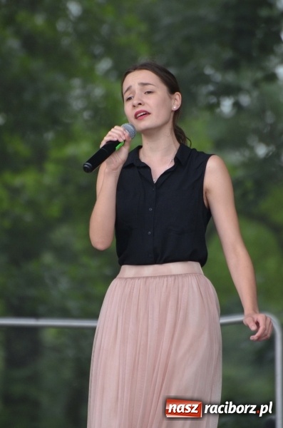 Zdjęcie w galerii na portalu naszraciborz.pl: Tańce, muzyka i VIP-y. Powiat świętował na zamku [FOTO] wiadomości z regionu