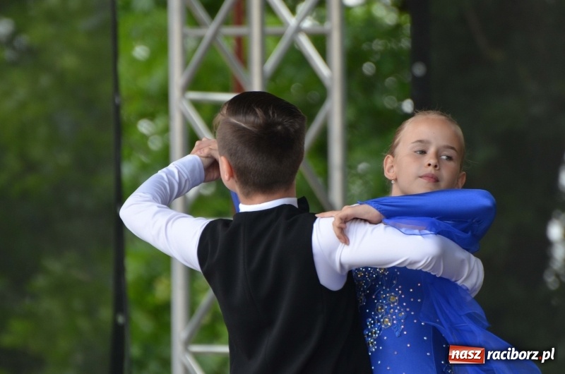 Zdjęcie w galerii na portalu naszraciborz.pl: Tańce, muzyka i VIP-y. Powiat świętował na zamku [FOTO] wiadomości z regionu