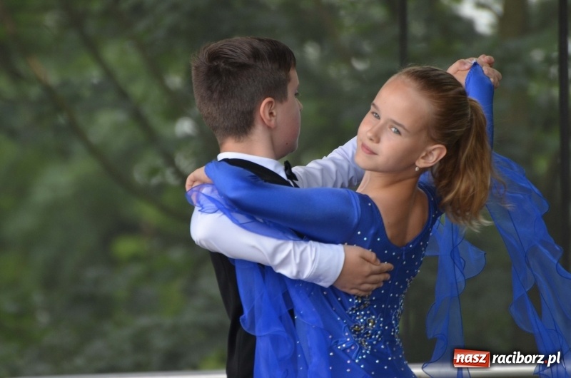 Zdjęcie w galerii na portalu naszraciborz.pl: Tańce, muzyka i VIP-y. Powiat świętował na zamku [FOTO] wiadomości z regionu