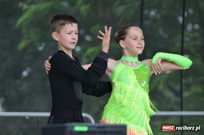 Zdjęcie w galerii na portalu naszraciborz.pl: Tańce, muzyka i VIP-y. Powiat świętował na zamku [FOTO] wiadomości z regionu