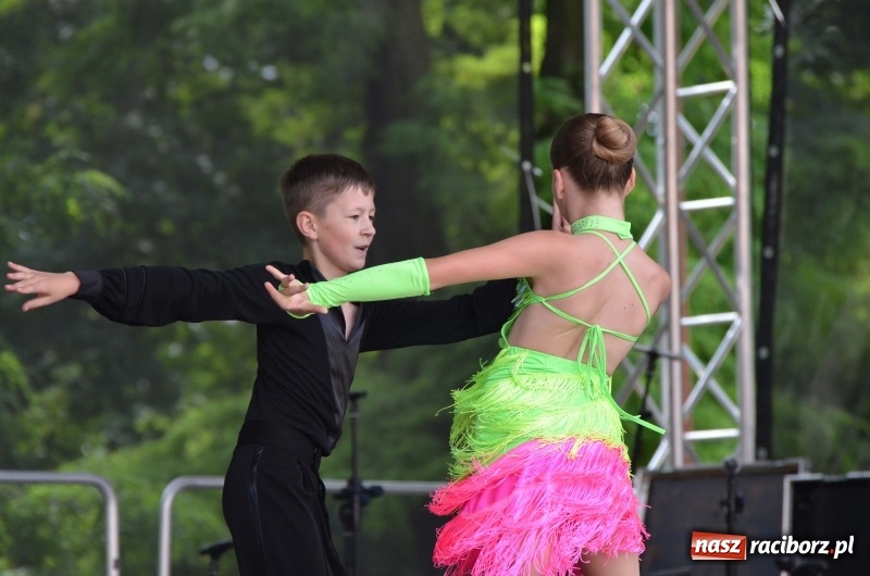 Zdjęcie w galerii na portalu naszraciborz.pl: Tańce, muzyka i VIP-y. Powiat świętował na zamku [FOTO] wiadomości z regionu