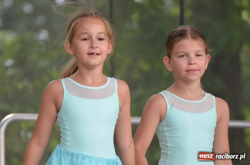 Zdjęcie w galerii na portalu naszraciborz.pl: Tańce, muzyka i VIP-y. Powiat świętował na zamku [FOTO] wiadomości z regionu