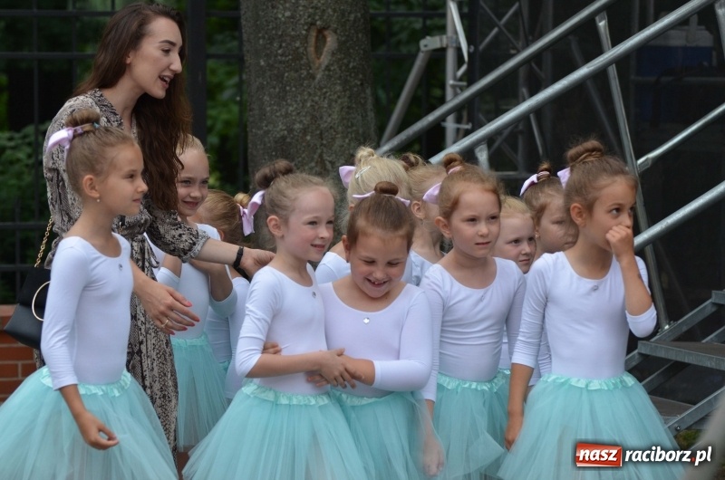 Zdjęcie w galerii na portalu naszraciborz.pl: Tańce, muzyka i VIP-y. Powiat świętował na zamku [FOTO] wiadomości z regionu