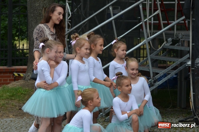 Zdjęcie w galerii na portalu naszraciborz.pl: Tańce, muzyka i VIP-y. Powiat świętował na zamku [FOTO] wiadomości z regionu