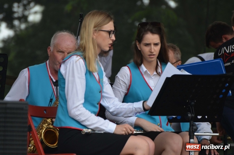 Zdjęcie w galerii na portalu naszraciborz.pl: Tańce, muzyka i VIP-y. Powiat świętował na zamku [FOTO] wiadomości z regionu