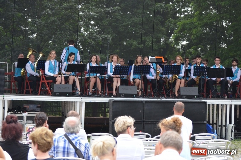 Zdjęcie w galerii na portalu naszraciborz.pl: Tańce, muzyka i VIP-y. Powiat świętował na zamku [FOTO] wiadomości z regionu