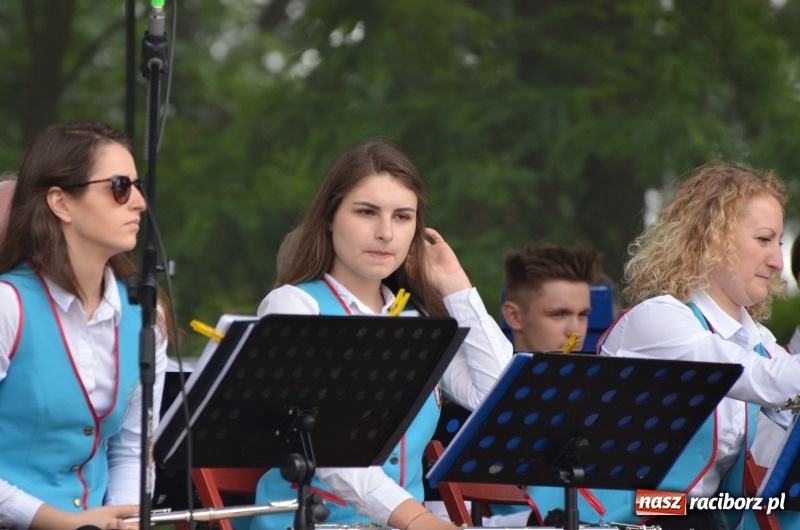 Zdjęcie w galerii na portalu naszraciborz.pl: Tańce, muzyka i VIP-y. Powiat świętował na zamku [FOTO] wiadomości z regionu