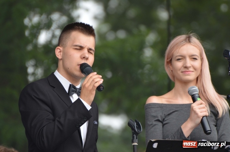 Zdjęcie w galerii na portalu naszraciborz.pl: Tańce, muzyka i VIP-y. Powiat świętował na zamku [FOTO] wiadomości z regionu