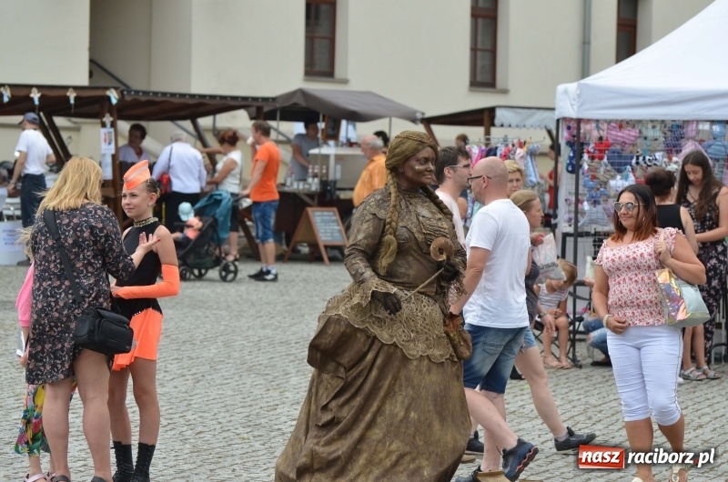 Zdjęcie w galerii na portalu naszraciborz.pl: Tańce, muzyka i VIP-y. Powiat świętował na zamku [FOTO] wiadomości z regionu