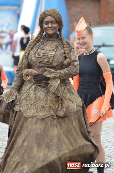 Zdjęcie w galerii na portalu naszraciborz.pl: Tańce, muzyka i VIP-y. Powiat świętował na zamku [FOTO] wiadomości z regionu