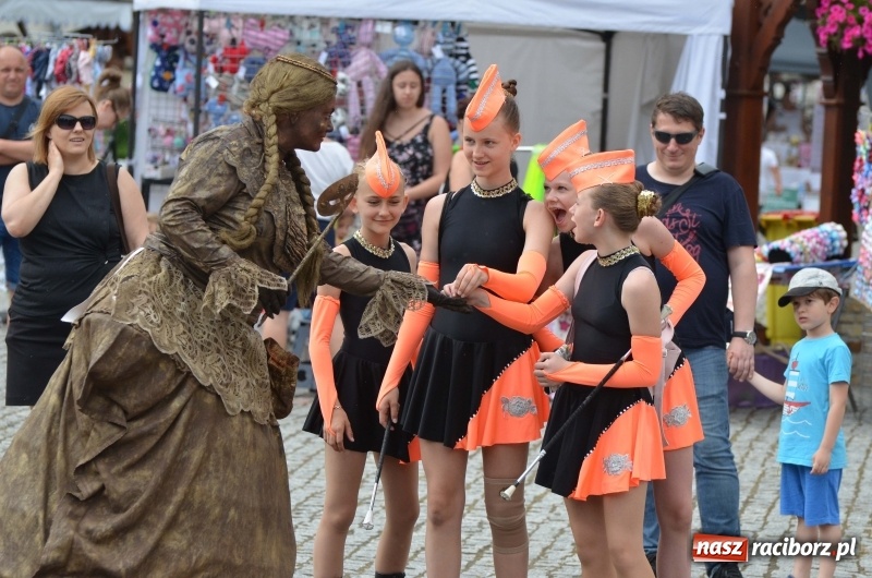 Zdjęcie w galerii na portalu naszraciborz.pl: Tańce, muzyka i VIP-y. Powiat świętował na zamku [FOTO] wiadomości z regionu