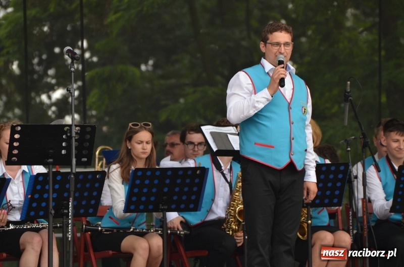 Zdjęcie w galerii na portalu naszraciborz.pl: Tańce, muzyka i VIP-y. Powiat świętował na zamku [FOTO] wiadomości z regionu