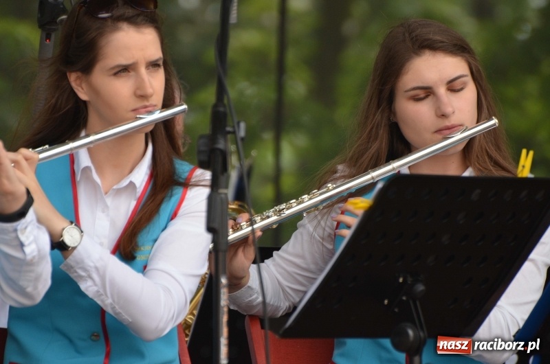 Zdjęcie w galerii na portalu naszraciborz.pl: Tańce, muzyka i VIP-y. Powiat świętował na zamku [FOTO] wiadomości z regionu