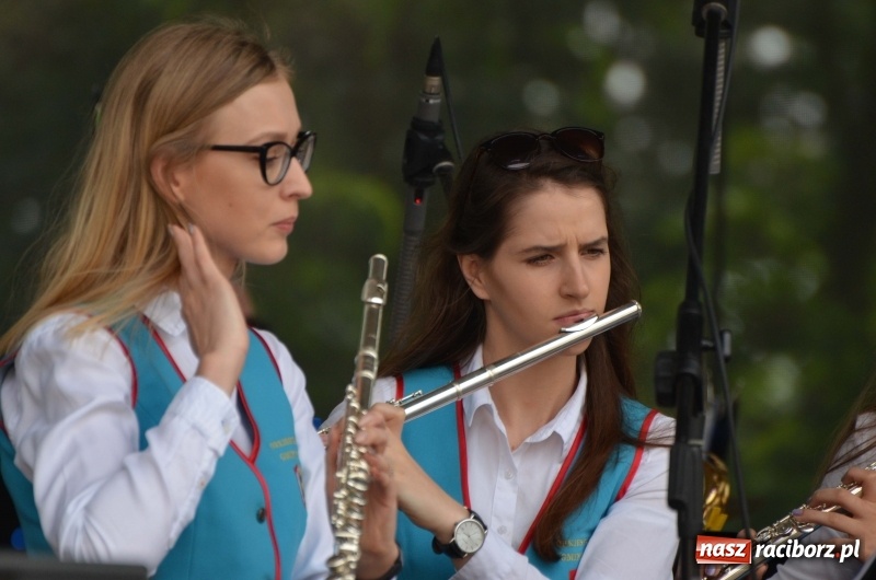 Zdjęcie w galerii na portalu naszraciborz.pl: Tańce, muzyka i VIP-y. Powiat świętował na zamku [FOTO] wiadomości z regionu
