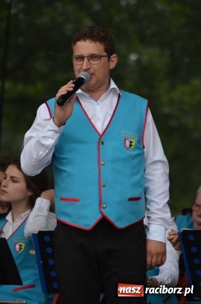 Zdjęcie w galerii na portalu naszraciborz.pl: Tańce, muzyka i VIP-y. Powiat świętował na zamku [FOTO] wiadomości z regionu